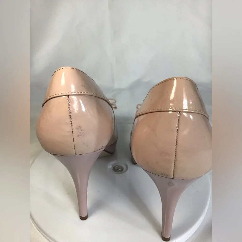 Marc Fisher Women Patent Leather Pale Pink Open Toe Pumps bow front Sz.6.5 GUC